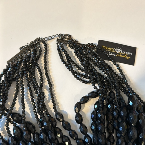 Layed necklace - Picture 2 of 3